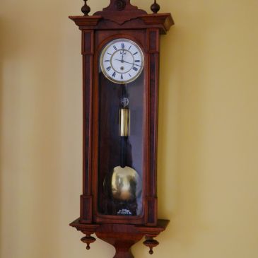 one-weight Vienna wall clock