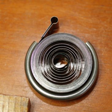 Mainspring contained in a clamp