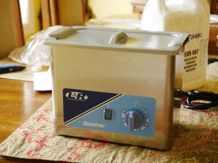 Ultrasonic cleaner by L&R