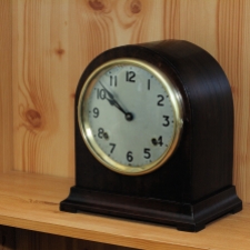 Pequegnat shelf clock
