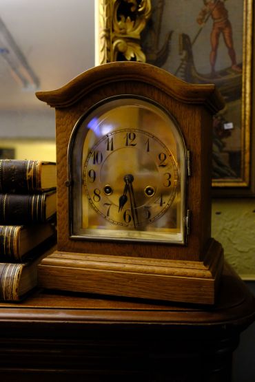 Unknown Bracket clock